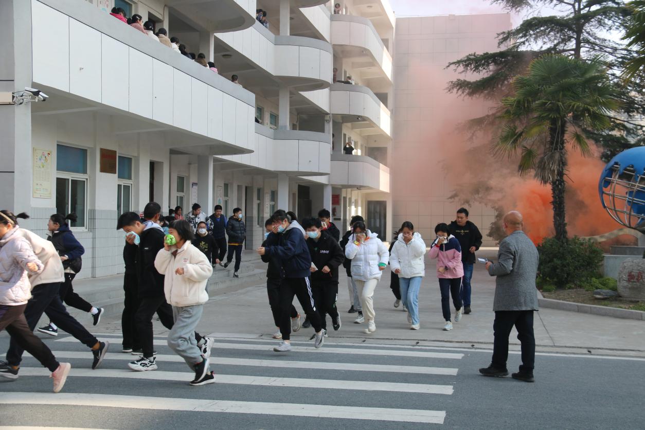 消防进校园，防患于未然——曲中附中进行消防安全演练
