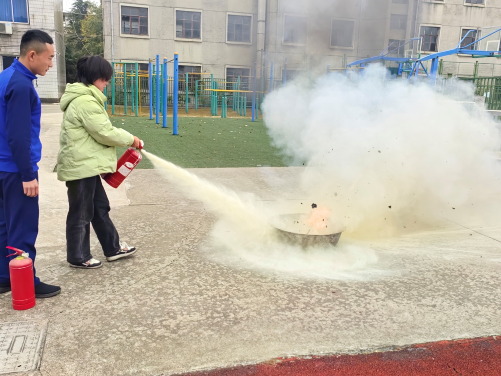 全民消防，安全至上——曲中附中开展消防应急疏散演练