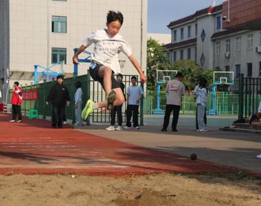 逐梦深秋，绽放芳华——曲中附中2025年秋季田径运动会圆满举行